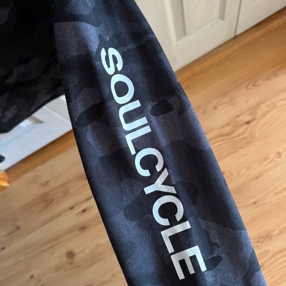 SoulCycle Nike Camo Dri Fit Cropped Sweatshirt - Picture 2 of 3